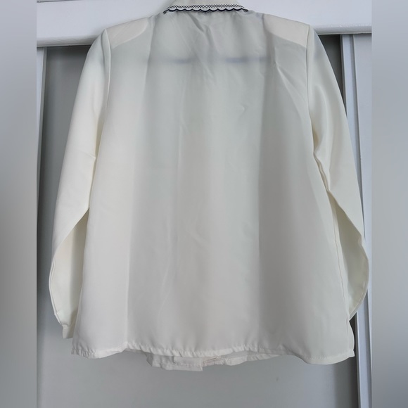 Vintage Romantic Embroidered Blouse - Picture 2 of 5